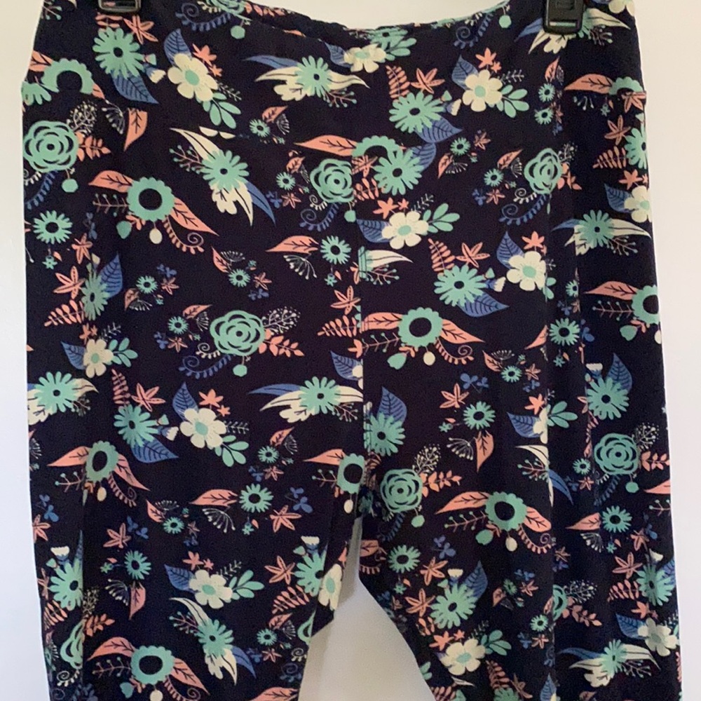 Lulu Roe leggings
